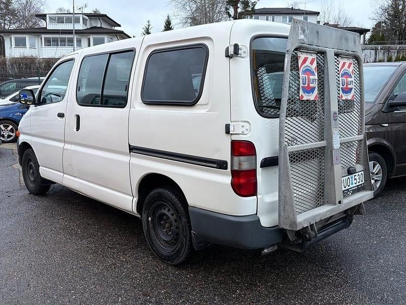 Begagnad Toyota HiAce City 143 HK (105 kW) 2003 Vit Van