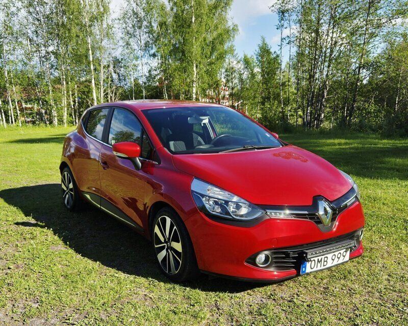 Röd Begagnad 2016 Renault Clio IV Halvkombi | 80 000 kr (Bra pris) - Bild 1/4