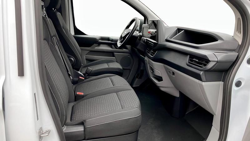 Begagnad Ford E-Transit Trend 100 kW (136 HK) 2025 Vit Van