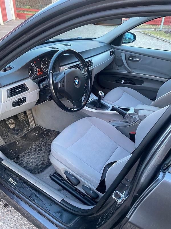 Begagnad BMW 320 150 HK (110 kW) 2006 Sedan