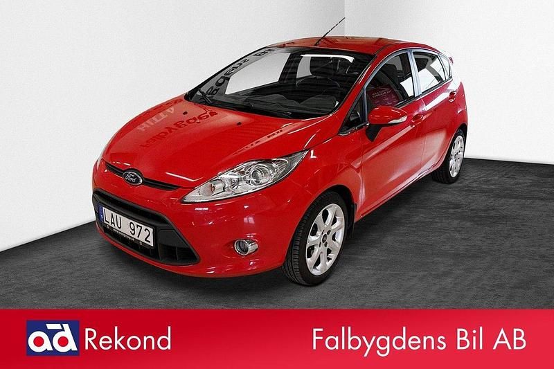 Röd Begagnad 2010 Ford Fiesta Titanium Halvkombi | 58 000 kr (Marknadspris) - Bild 1/4
