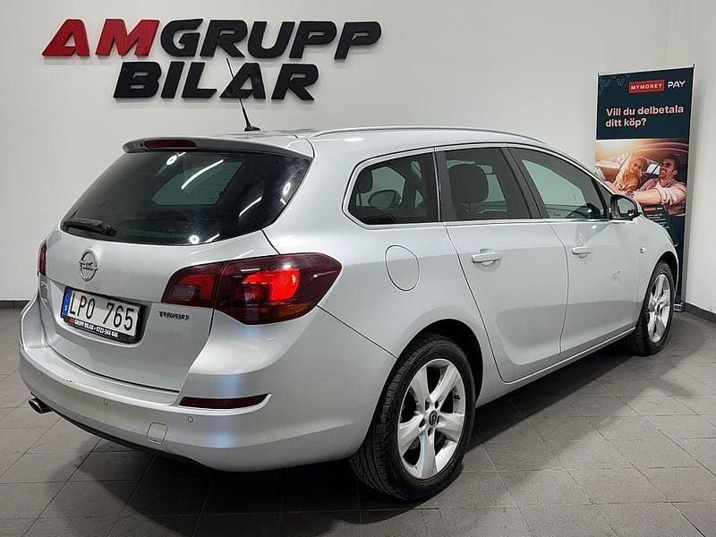 Begagnad Opel Astra Enjoy 180 HK (132 kW) 2011 Grå Kombi