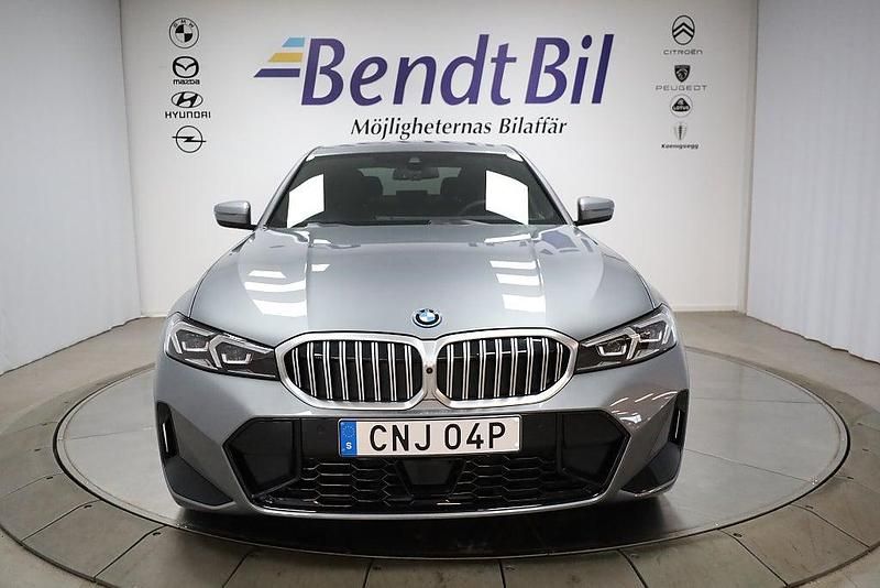 Ny BMW 330e M Sport 292 HK (214 kW) 2025 Skyscraper grey metallic Sedan