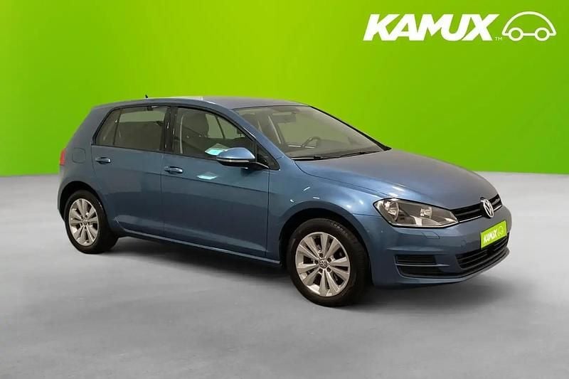 Blå Begagnad 2017 VW Golf VII Halvkombi | 137 800 kr (Marknadspris) - Bild 1/4