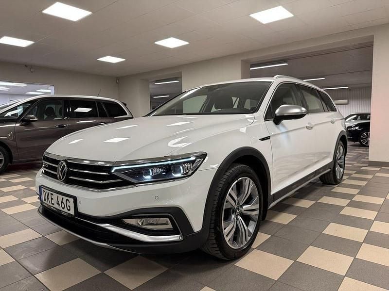 Vit Begagnad 2021 VW Passat Alltrack Kombi | 233 000 kr (Bra pris) - Bild 1/4