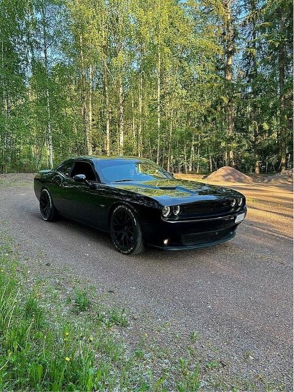Svart Begagnad 2015 Dodge Challenger Sportkupé | 295 000 kr - Bild 1/4