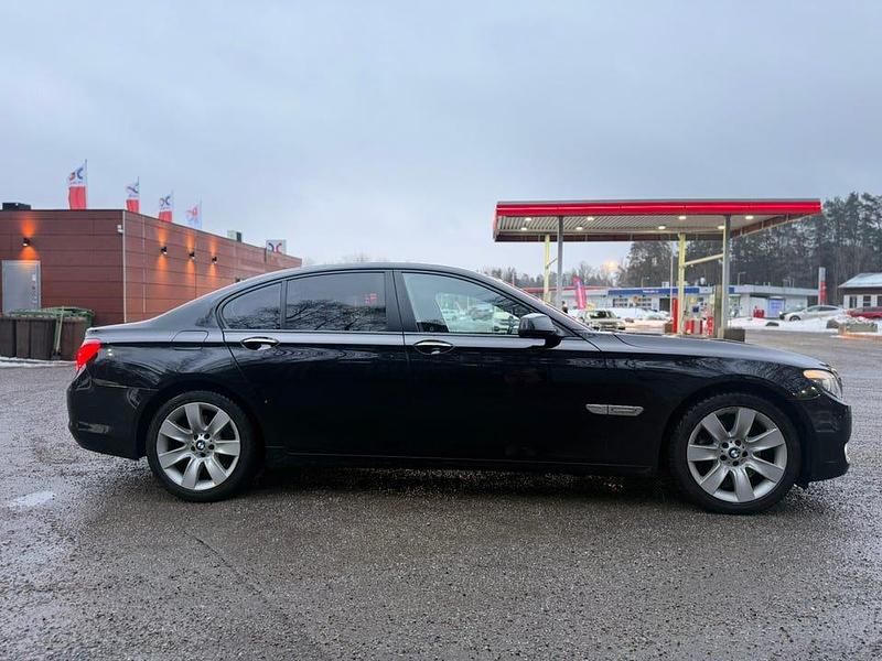 Begagnad BMW 730 245 HK (180 kW) 2011 Black metallic Sedan