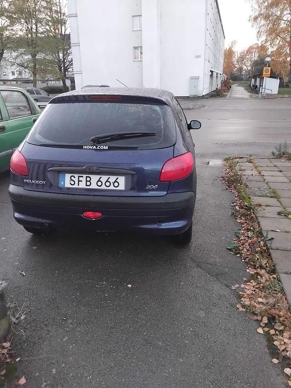 Begagnad 2001 Peugeot 206 Halvkombi | 16 000 kr - Bild 1/3