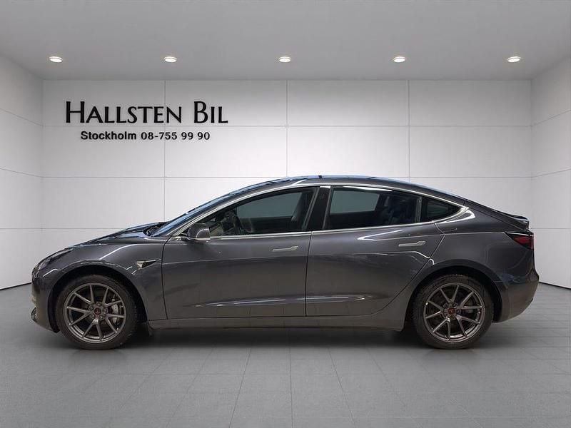 Begagnad Tesla Model 3 Long Range AWD 324 kW (441 HK) 2019 Grå metallic Sedan