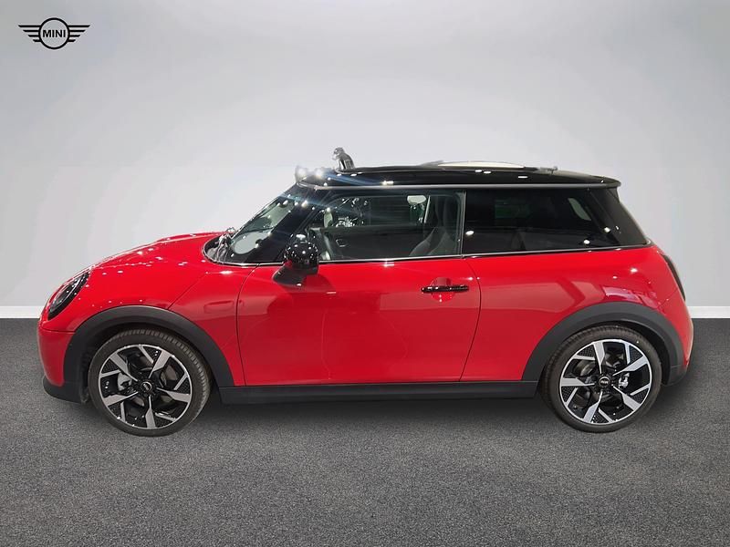 Begagnad Mini Cooper 158 HK (116 kW) 2024 Röd Halvkombi