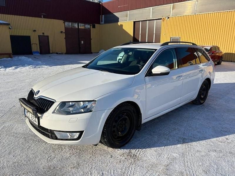 Begagnad Skoda Octavia Ambition 110 HK (80 kW) 2016 Vit Halvkombi