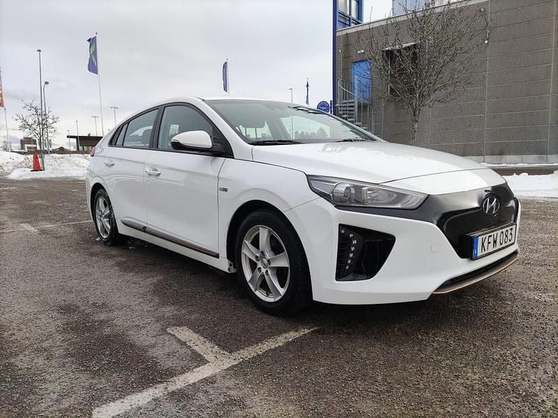 Begagnad Hyundai Ioniq 88 kW (120 HK) 2018 Halvkombi