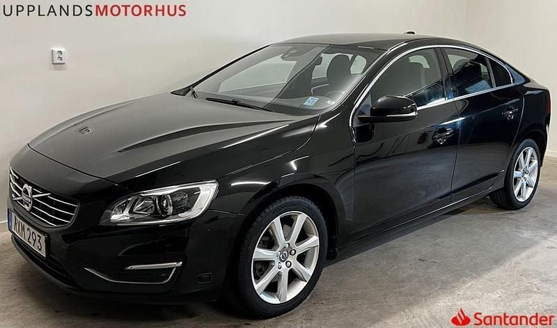 Svart Begagnad 2018 Volvo S60 Momentum Sedan | 189 900 kr (Marknadspris) - Bild 1/4
