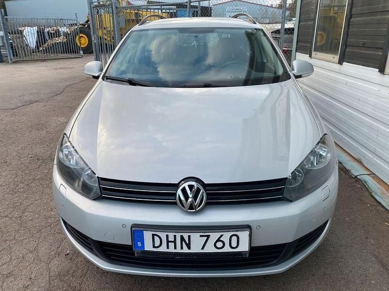 Begagnad VW Golf VII 105 HK (77 kW) 2011 Silver Kombi