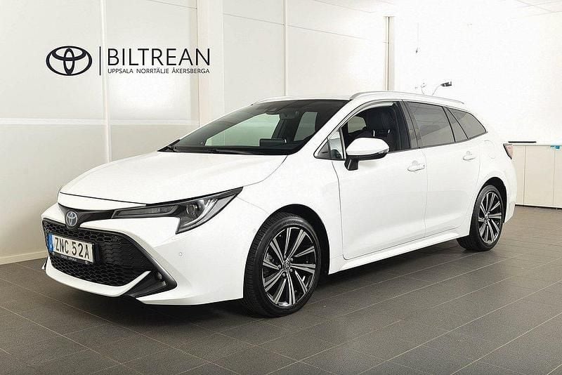 Vit Begagnad 2022 Toyota Corolla Style Kombi | 259 900 kr (Marknadspris) - Bild 1/4