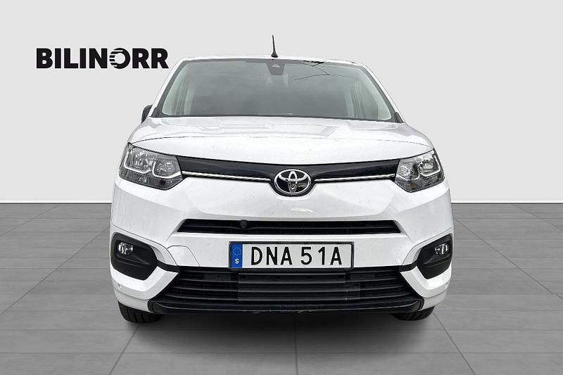 Begagnad Toyota Proace City City 100 kW (137 HK) 2024 Vit Minibuss