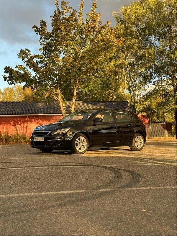 Svart Begagnad 2016 Peugeot 308 Halvkombi | 79 500 kr (Marknadspris) - Bild 1/4