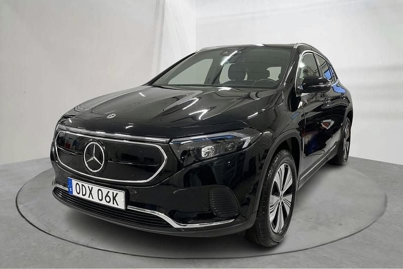 Svart Begagnad 2023 Mercedes EQA300 Progressive SUV | 389 000 kr (Marknadspris) - Bild 1/4