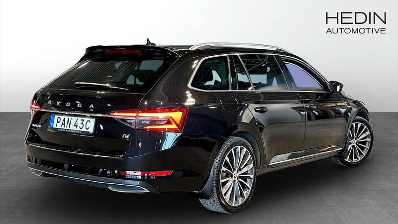Begagnad Skoda Superb LAURIN & KLEMENT 156 HK (114 kW) 2020 Svart Kombi