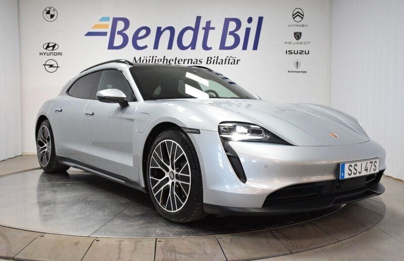 Dolomitesilvermetallic Begagnad 2022 Porsche Taycan Sport Turismo Sedan | 679 500 kr (Superpris) - Bild 1/3