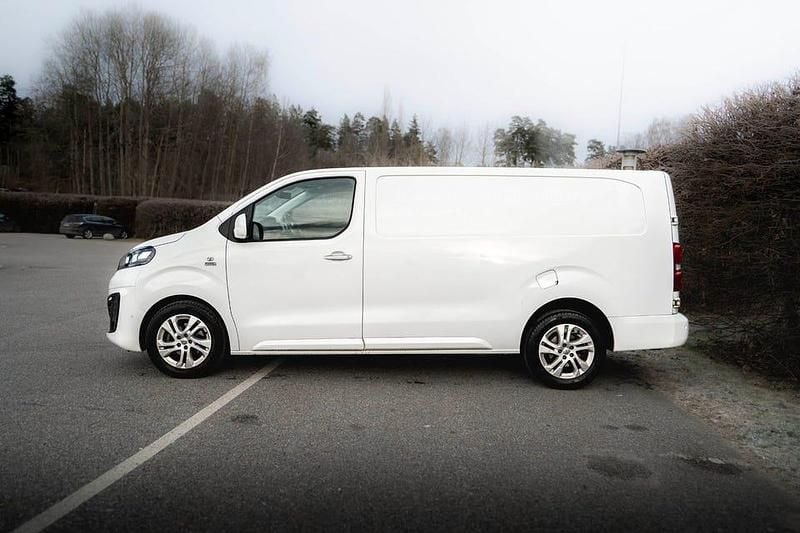 Begagnad Opel Vivaro 122 HK (89 kW) 2021 Vit Minibuss
