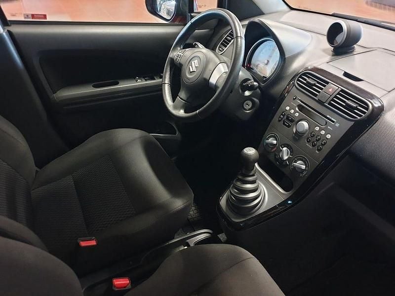 Begagnad Suzuki Splash GLS 94 HK (69 kW) 2013 Röd Halvkombi