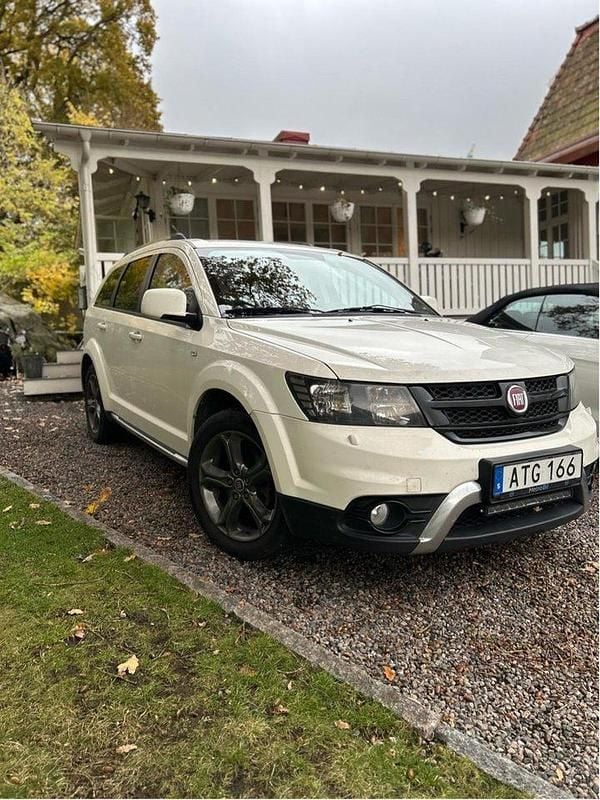 Vit Begagnad 2015 Fiat Freemont SUV | 98 000 kr (Superpris) - Bild 1/4