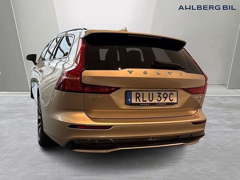 Begagnad Volvo V60 Plus 349 HK (256 kW) 2024 Ljusgrå Kombi