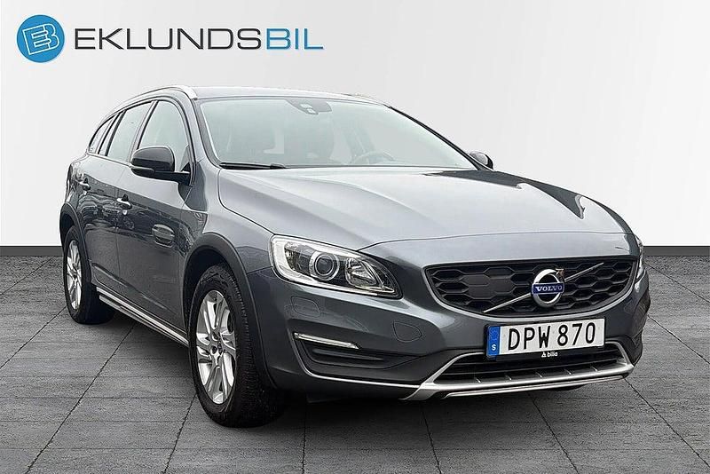 Begagnad Volvo V60 CC Momentum 150 HK (110 kW) 2015 Grå Kombi