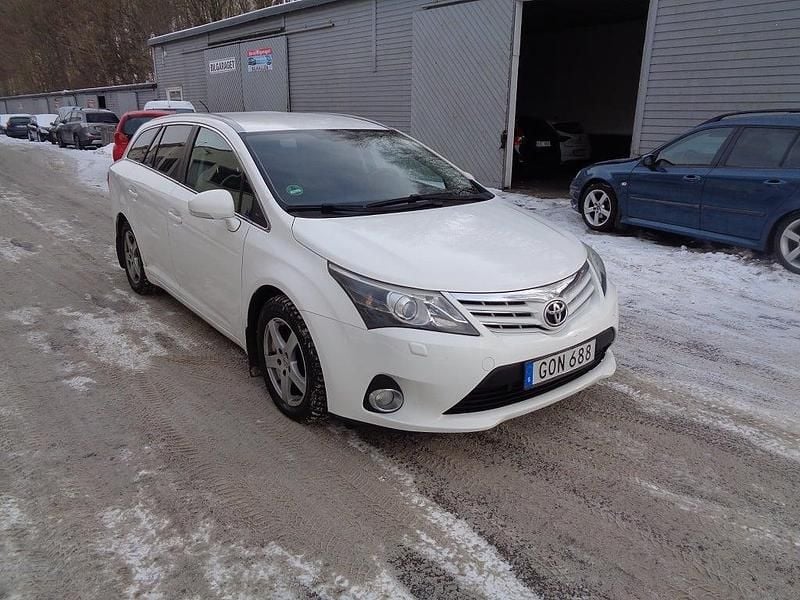 Begagnad Toyota Avensis Business Edition 124 HK (91 kW) 2011 Vit Kombi