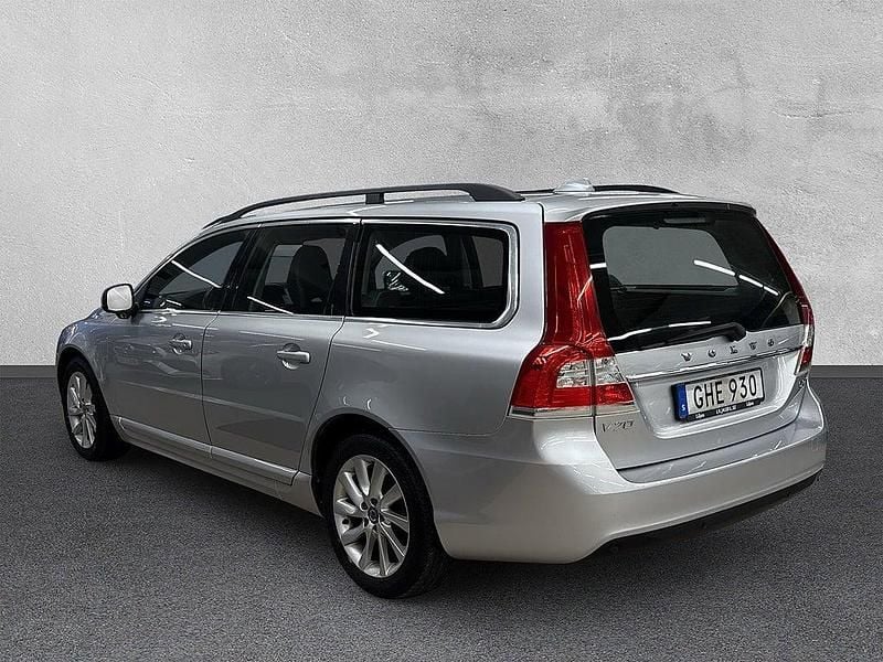 Begagnad Volvo V70 Momentum 150 HK (110 kW) 2015 Silver Kombi