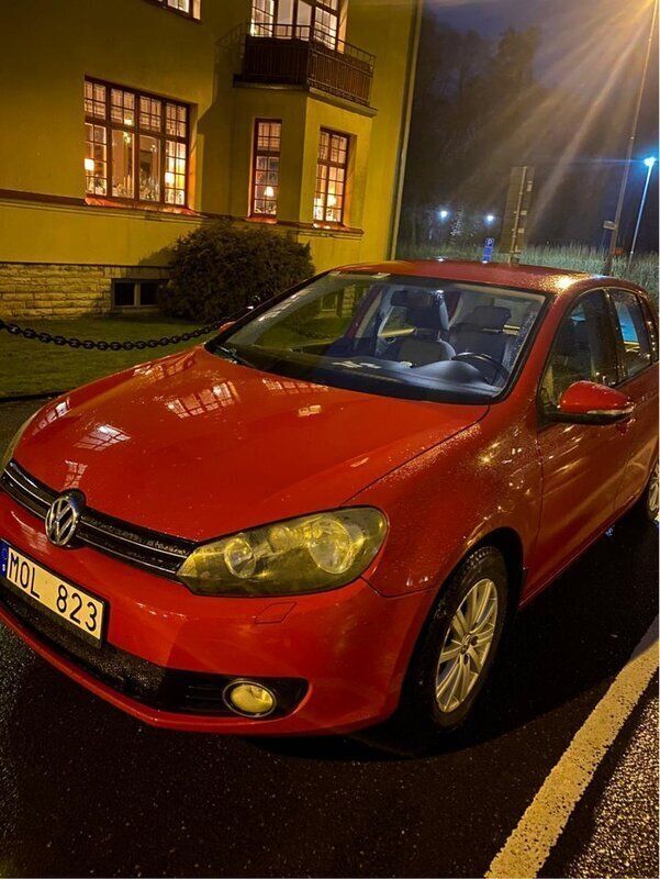 Röd Begagnad 2010 VW Golf Halvkombi | 45 000 kr (Marknadspris) - Bild 1/4