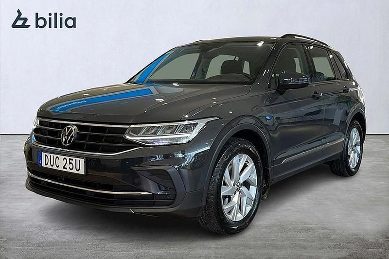 Grå Begagnad 2021 VW Tiguan SUV | 284 500 kr (Marknadspris) - Bild 1/3