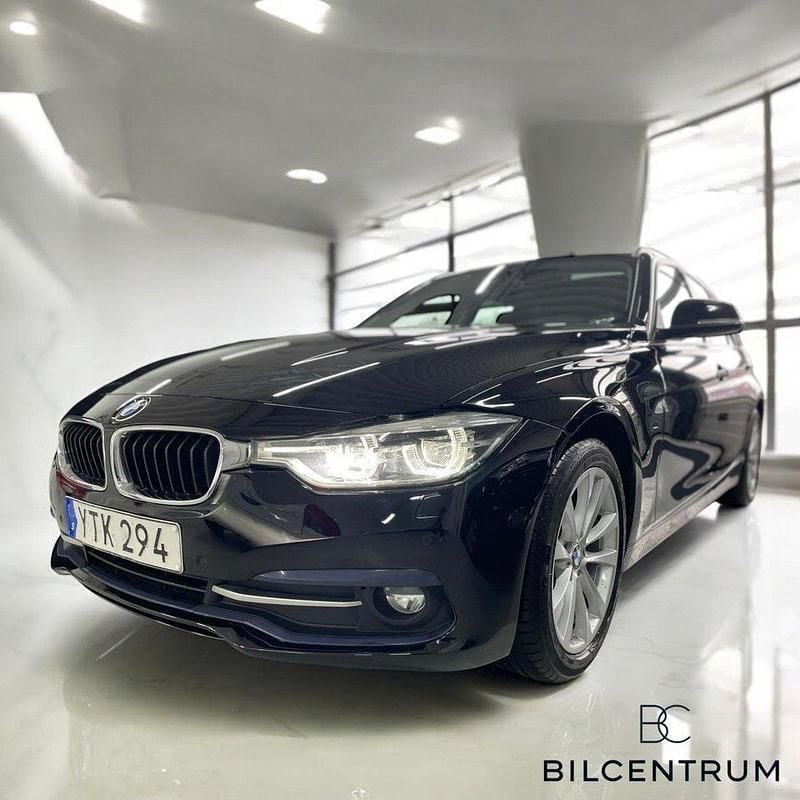 Svart Begagnad 2018 BMW 320 Sport Line Kombi | 179 900 kr (Bra pris) - Bild 1/4