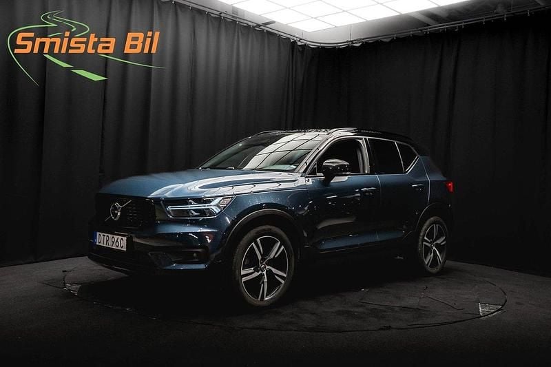 Mörkblå Begagnad 2021 Volvo XC40 R-Design SUV | 369 600 kr - Bild 1/3