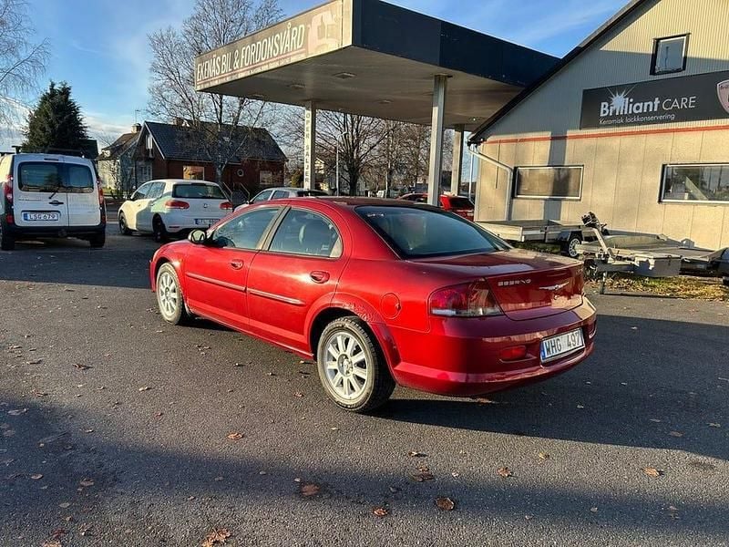 Röd Begagnad 2005 Chrysler Sebring Sedan | 17 900 kr (Marknadspris) - Bild 1/4