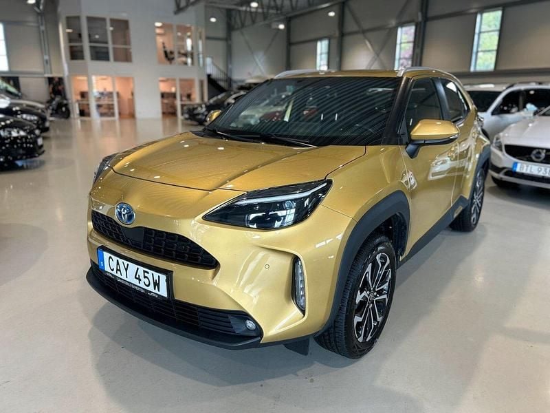 Gul Begagnad 2021 Toyota Yaris Cross Active SUV | 254 900 kr (Marknadspris) - Bild 1/4