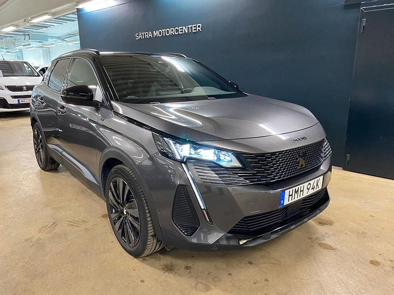 Grå Begagnad 2024 Peugeot 3008 GT SUV | 299 900 kr (Marknadspris) - Bild 1/4