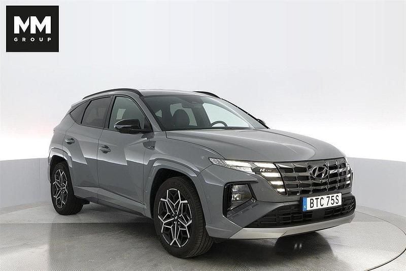 Grå Begagnad 2023 Hyundai Tucson Advanced SUV | 389 900 kr (Lite dyr) - Bild 1/4