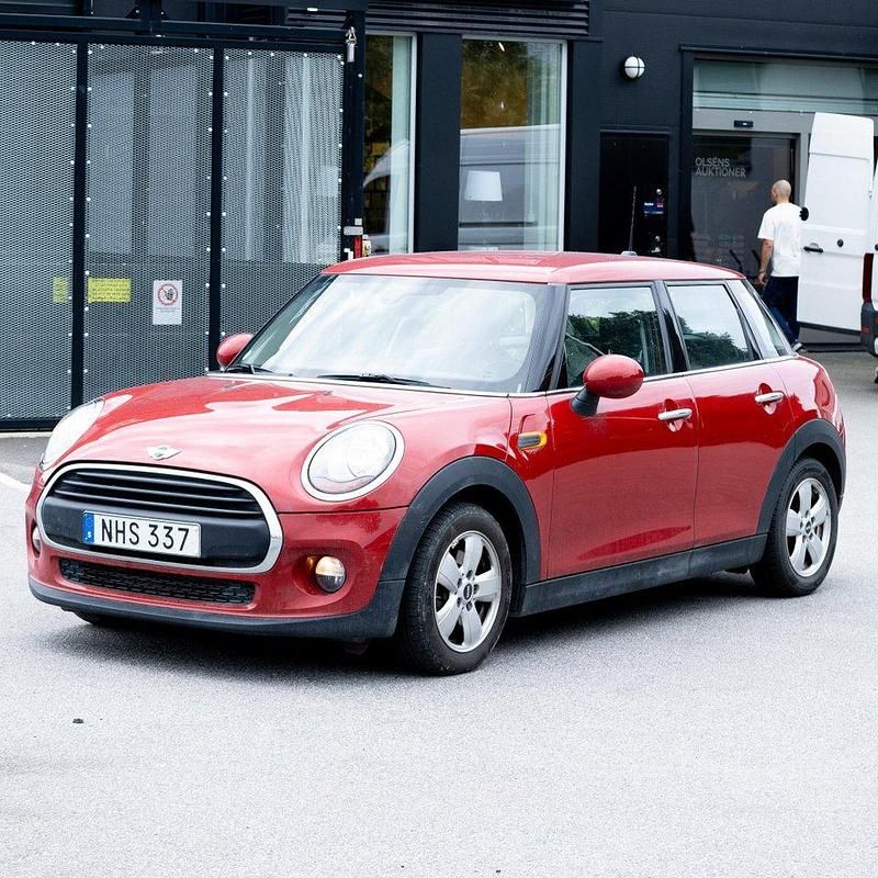 Röd Begagnad 2016 Mini ONE Pepper Halvkombi | 90 000 kr (Superpris) - Bild 1/4