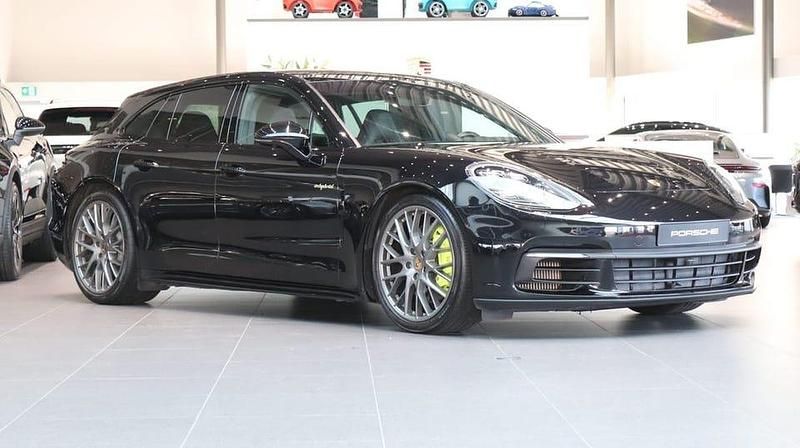 Svart Begagnad 2019 Porsche Panamera Sport Turismo Kombi | 679 000 kr - Bild 1/4