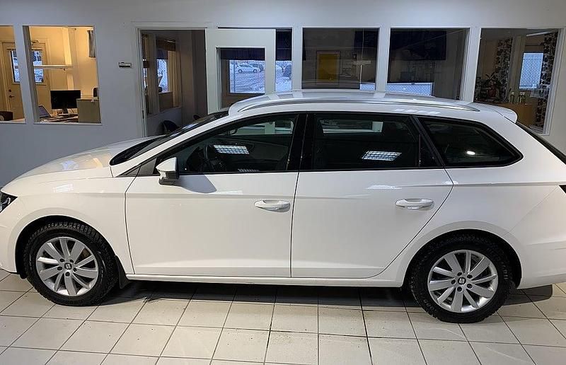 Begagnad Seat Leon ST Style 131 HK (96 kW) 2020 Vit Kombi