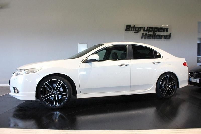 Vit Begagnad 2011 Honda Accord Type S Sedan | 129 900 kr - Bild 1/4