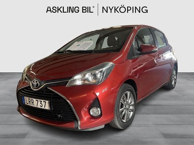 Röd Begagnad 2014 Toyota Yaris Active Halvkombi | 99 000 kr (Dyr) - Bild 1/4