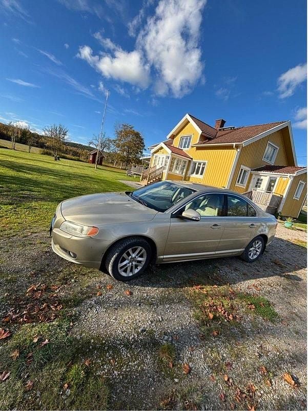 Brun Begagnad 2007 Volvo S80 Momentum Sedan | 42 000 kr (Bra pris) - Bild 1/4
