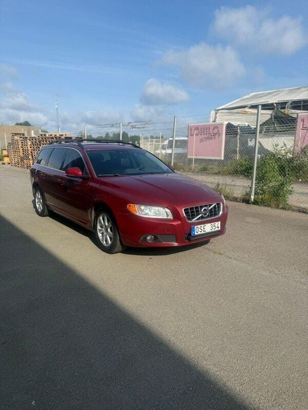 Röd Begagnad 2012 Volvo V70 Momentum Kombi | 99 900 kr (Marknadspris) - Bild 1/4