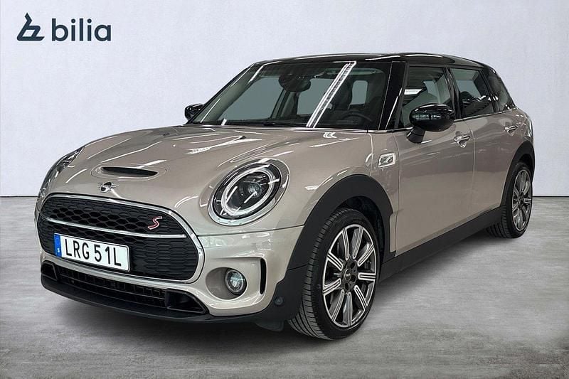 Grå Begagnad 2022 Mini Clubman Kombi | 304 900 kr (Marknadspris) - Bild 1/3