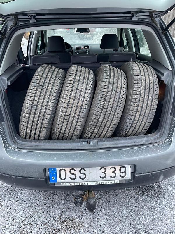 Begagnad VW Golf VI 102 HK (75 kW) 2008 Halvkombi