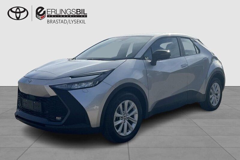 Silver Ny 2024 Toyota C-HR Active SUV | 387 500 kr (Bra pris) - Bild 1/4