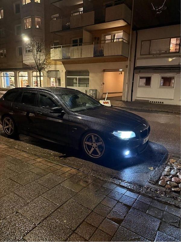 Begagnad 2014 BMW 520 M Sport Kombi | 138 000 kr (Marknadspris) - Bild 1/4